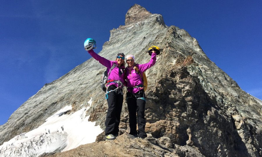 <p>Geschafft: Laura Dahlmeier und Miriam Gössner nach Besteigung des Matterhorns.</p>