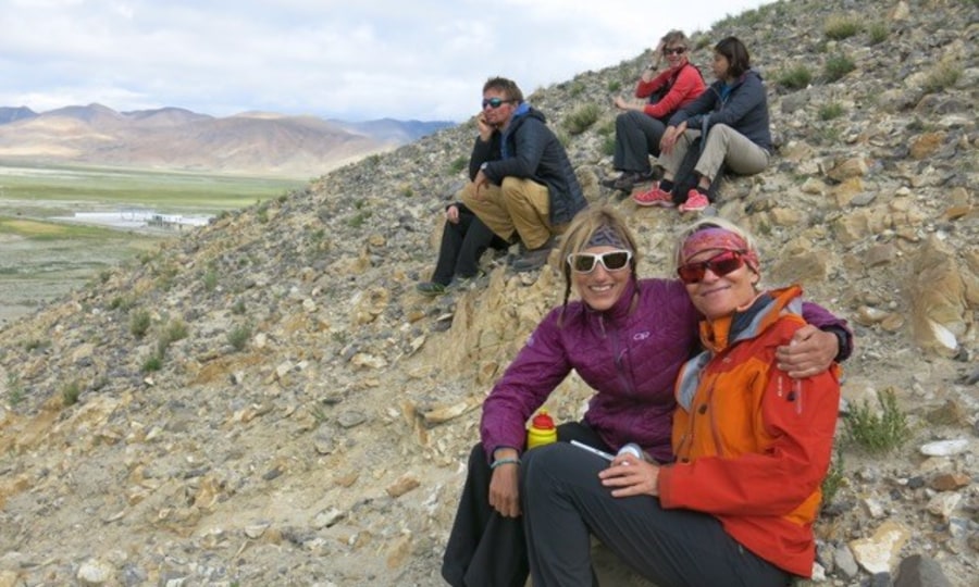 <p>Gipfelglück: Billi Bierling (li.) mit Susanne Müller Zantop. Der 60-Jährigen glückte ebenfalls die Besteigung des Cho Oyu. Sie ist damit die älteste Deutsche, die den Gipfel des Achttausenders erreichen konnte, </p>