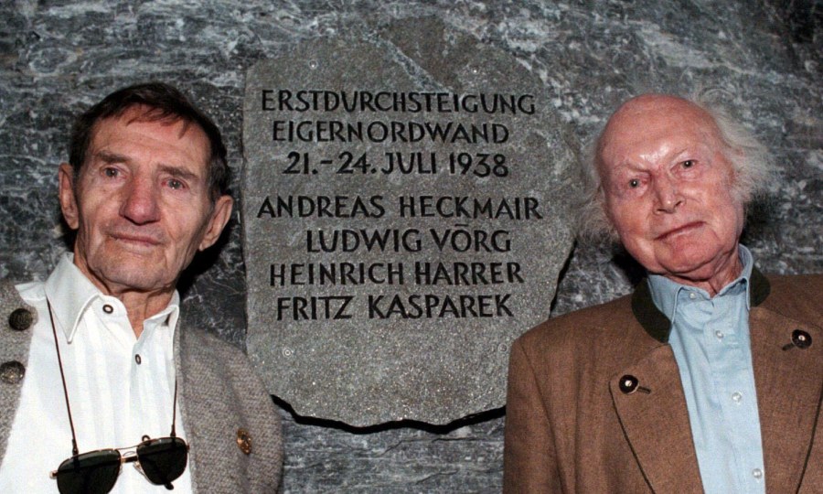 <p>Andreas Heckmair und Heinrich Harrer bei der Enthüllung einer Gedenktafel zum 60. Nordwand-Jubiläum am 21. Juli 1998.</p>