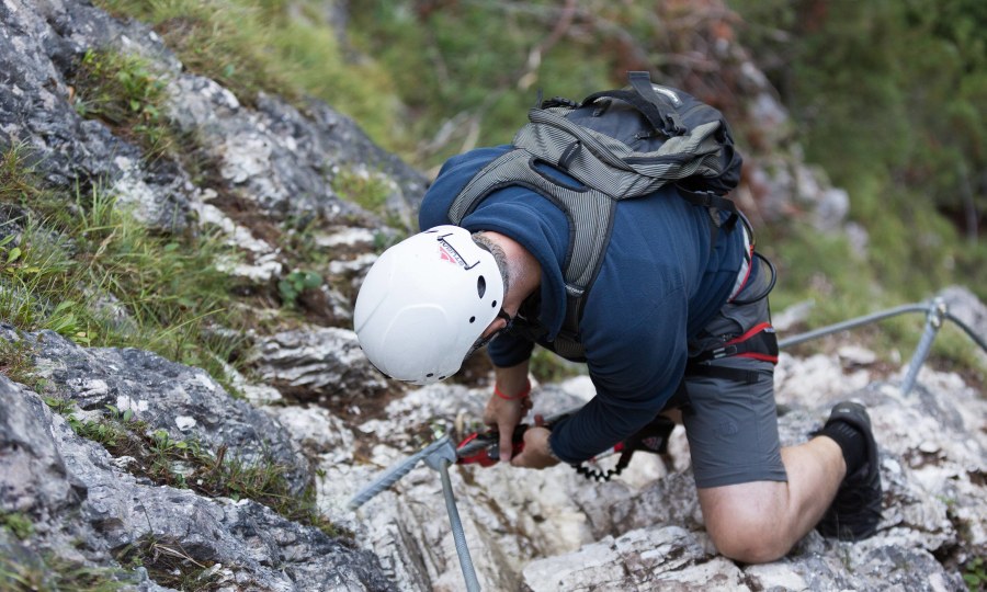 <p>Wenn nichts mehr geht: Blockierungen sorgen, vor allem in Klettersteigen, regelmäßig für Einsätze der Bergrettung.</p>