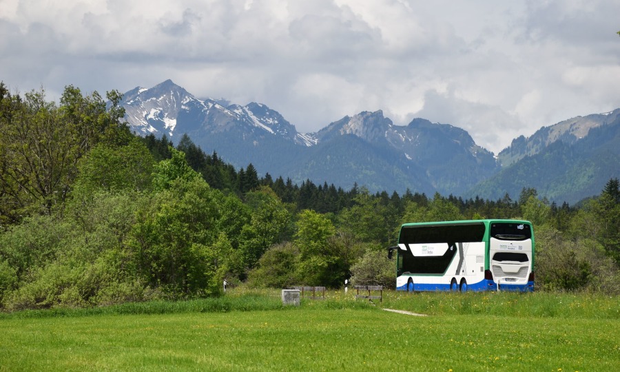<p>Nachhaltig und ohne Auto: Mit dem Bergbus in die Berge.</p>