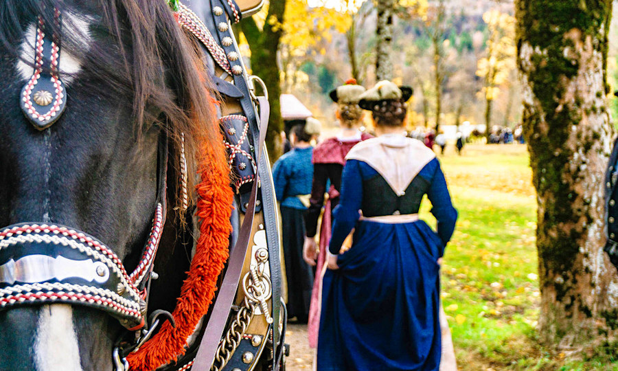 <p>Traditionelle Leonhardifahrt: ein großes Fest in Kreuth.</p>