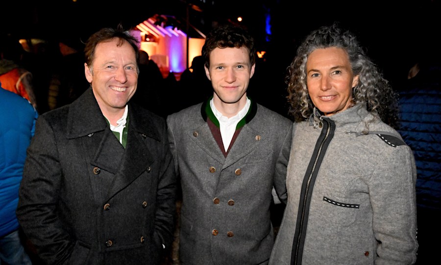 <p>Andreas Dahlmeier, Pirmin Dahlmeier und Susi Dahlmeier im künftigen Laura-Dahlmeier-Park.</p>