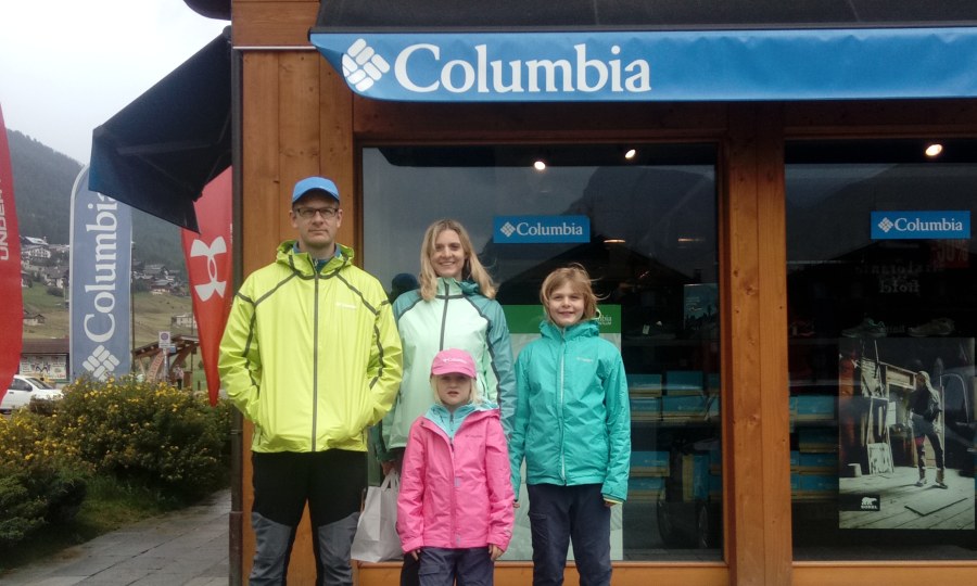 <p>Der Columbia-Ausstatter staunte nicht schlecht, als er uns in voller Columbia-Montur sah.</p>