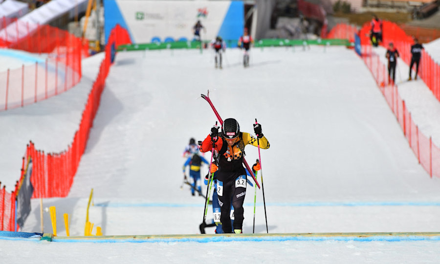 <p>Skibergsteigen bei Olympia: Auch zu Fuß muss ein Teil des Aufstiegs bewältigt werden.</p>