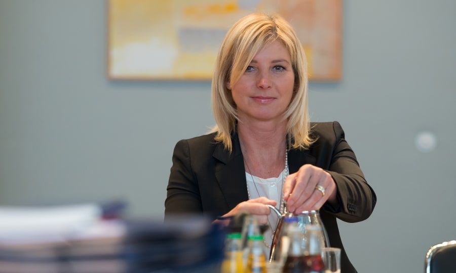 <p>Überraschte mit ihrer Stellungnahme die Betreiber von Berg- und Seilbahnen in Bayern: Umweltministerin Ulrike Scharf.</p>