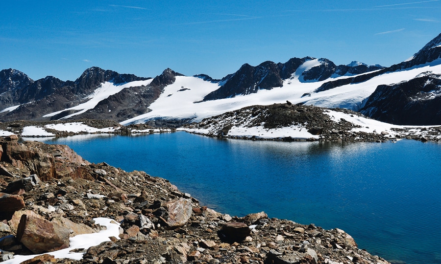 <p>See  unter dem Gipfel „Im Hinteren Eis“ gegen Saykogel und Sennkogel   </p>