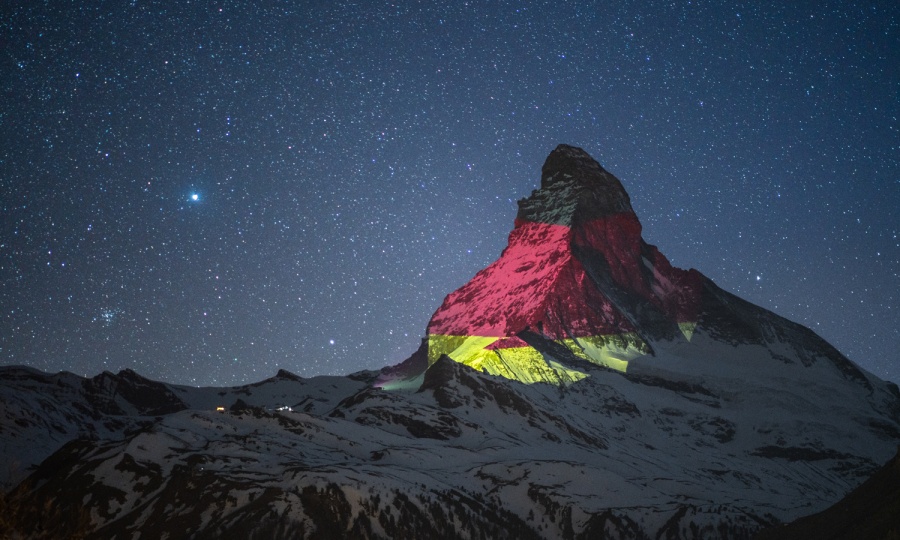 <p>Erstrahlte am 14. April 2020 in den deutschen Nationalfarben: das Matterhorn.</p>