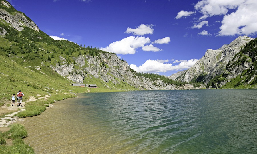 <p>Am Tappenkarsee beginnt die zwölfte Etappe des Almenweges.</p>
