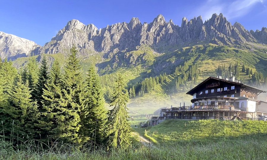 <p>Etappenziel am Hochkönig: Das Arthurhaus zu Füßen der Mandlwände.</p>