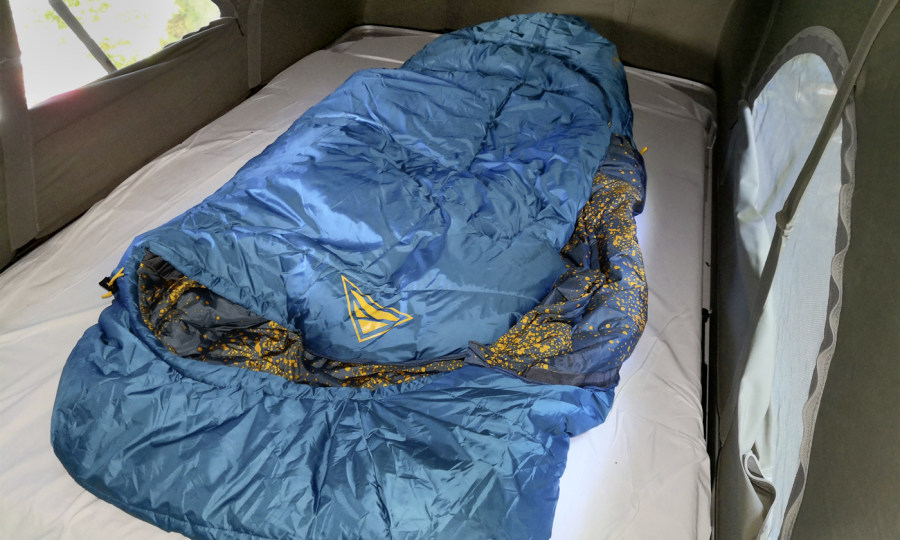 <p>ALPIN-Grafikerin Johanna hat den Schlafsack in ihrem Camping-Bus getestet.</p>