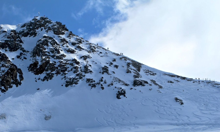 <p>Blick auf den Südgrat hinauf zur Wildspitze.</p>