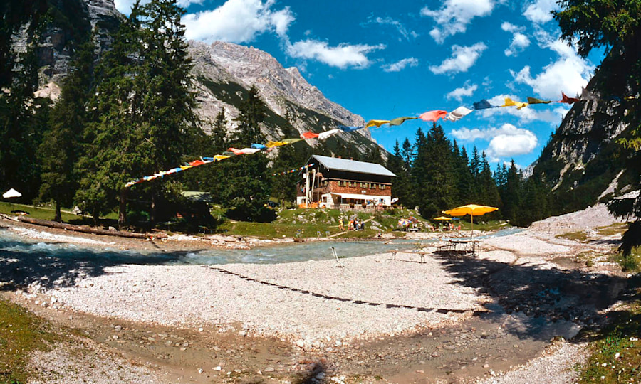 <p>Die Reintalangerhütte wirkt wie beseelt von Charly.</p>