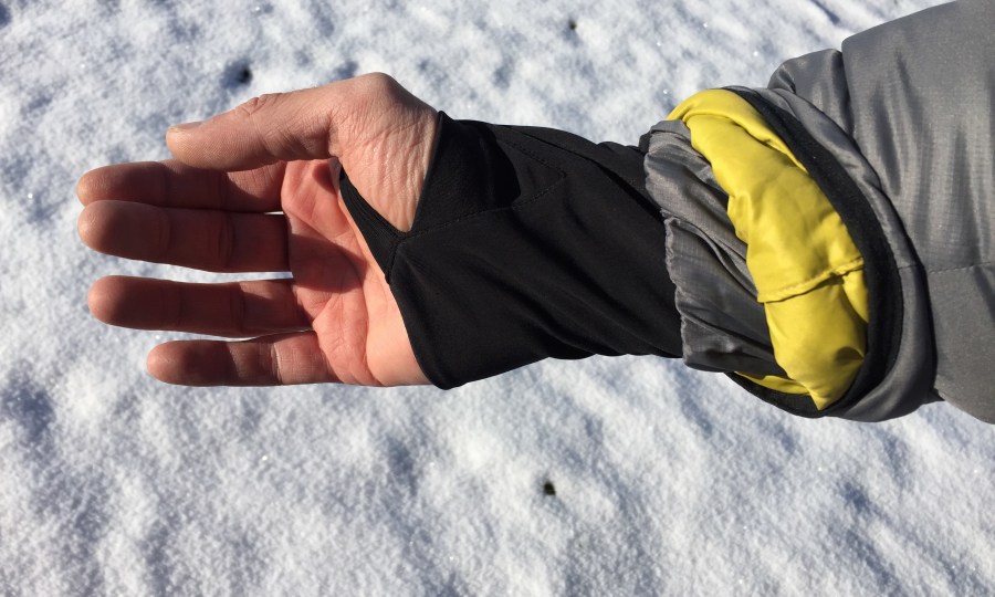 <p>Weiche Barriere: Die Lycra-Bündchen im Ärmelsaum schützen vor Schnee und Wind, und sorgen für eine Extraportion Wärme.</p>