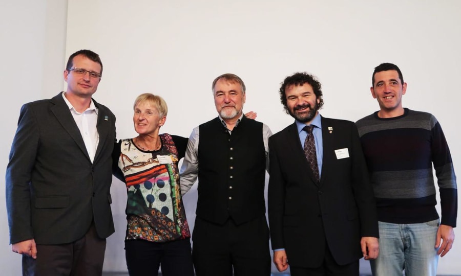 <p>Das ist das Präsidium der EUMA: (v.l) Bojan Rotovnik, Dr. Ingrid Hayek, Roland Stierle, Jan Bloudek, Juan Jesús Ibanez Martín</p>