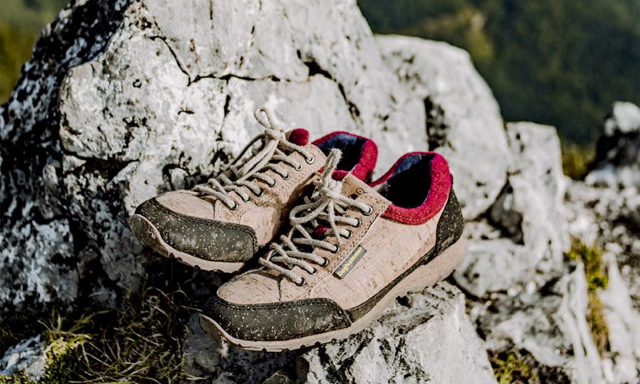 <p>ALPIN-Mitarbeiterin Susanne Bauer hat die Doghammer Natural Cork Adventurer Schuhe getestet</p>