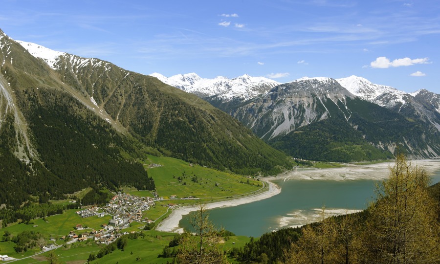 <p>Eingerahmt von hohen Bergen: Der Vinschgau in Südtirol.</p>