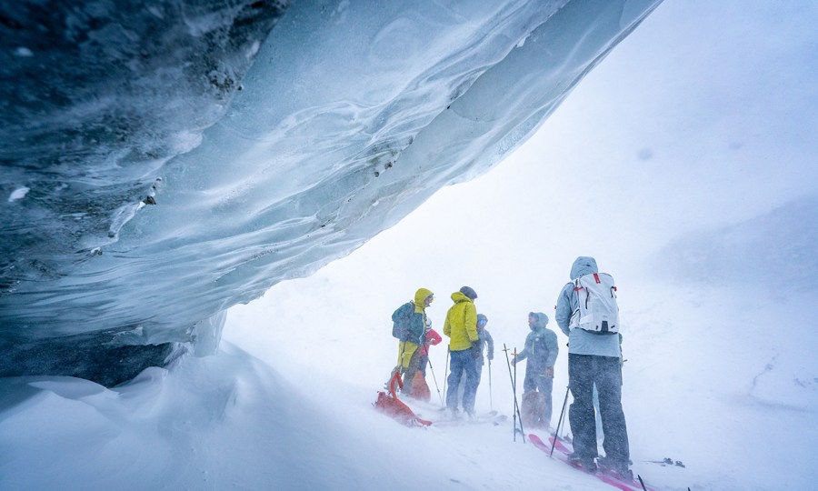 <p>Mit 28 toten Skitourengehern gibt es zwar fast doppelt so viele wie im Vorjahr (22/23).</p>