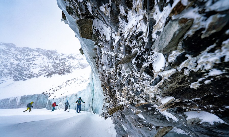 <p>Summiert man nun die Zahl der tödlich Verunfallten durch Absturz und Sturz/Stolpern/Ausgleiten, dann ist das die alpine Todesursache Nummer 1 in Österreich.</p>