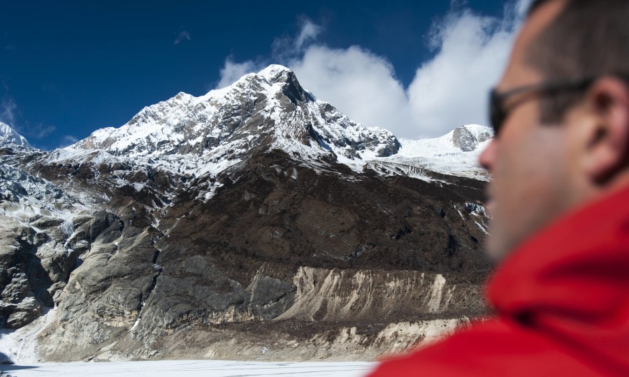 <p>Der Blick geht nach oben: Der Gipfel des Achttausenders Manaslu. </p>