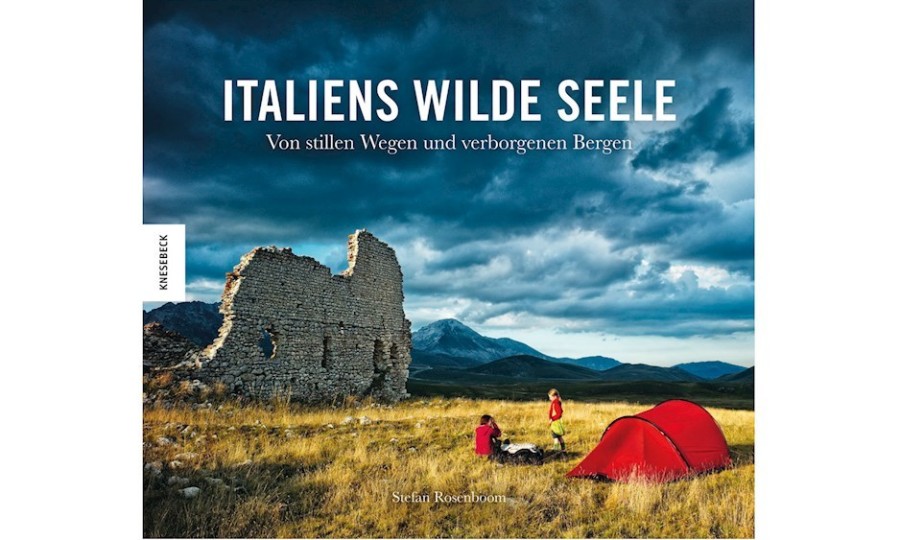 <p>Das ALPIN Buch des Monats: Stefan Rosenboom: Italiens wilde Seele – Von stillen Wegen und verborgenen Bergen.</p>