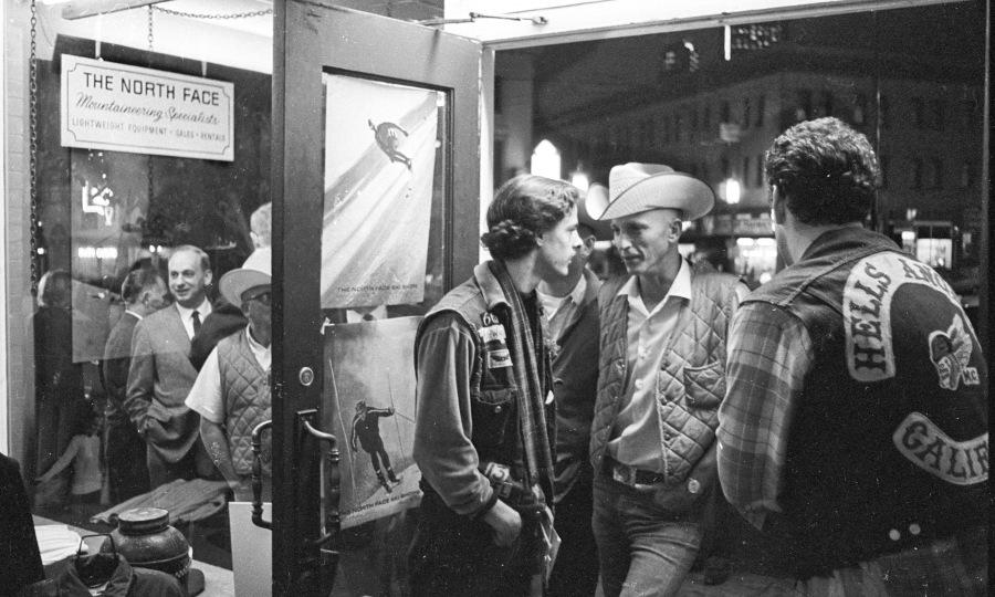 <p>Hells Angels als Türsteher: Bei der Eröffnung des ersten The North Face Stores in San Francisco 1966.</p>