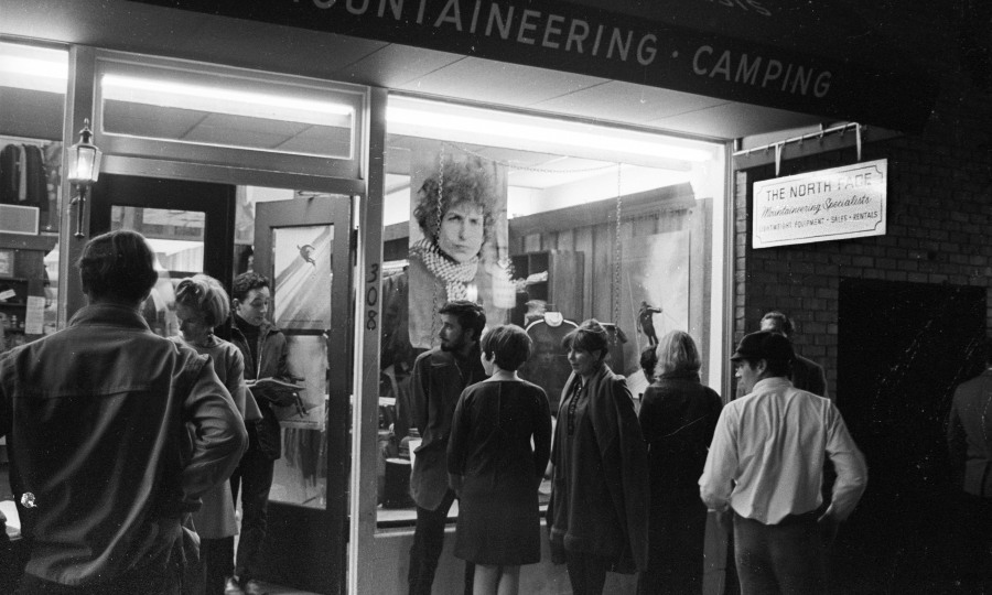 <p>Als Bob Dylan noch im Schaufenster hing: Der erste The North Face Store von 1966. </p>