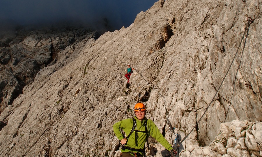 <p>Hanna und Marcel im Klettersteig, kurz vor dem Zugspitz-Gipfel.</p>