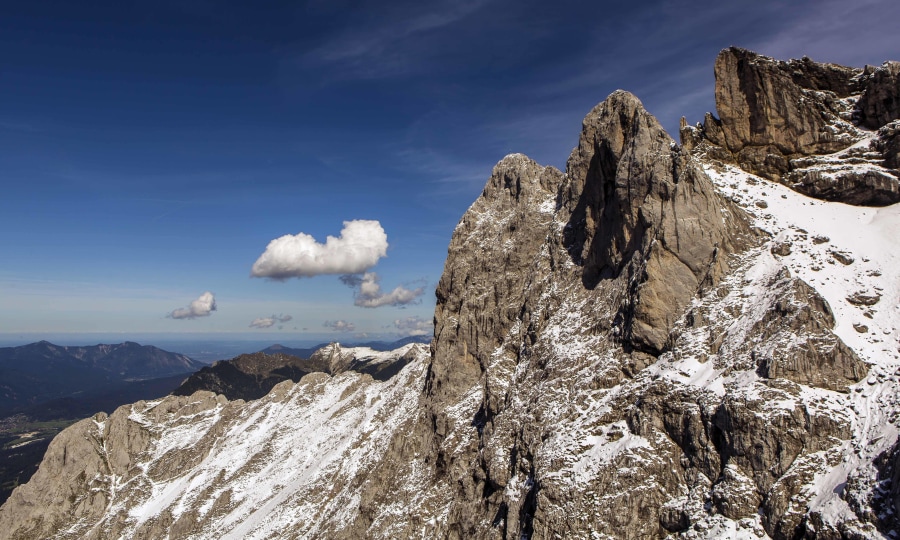 <p>Im Winter sollte der Mittenwalder Höhenweg nur von erfahrenen Alpinist:innen mit entsprechenden Kenntnissen gemacht werden!</p>
