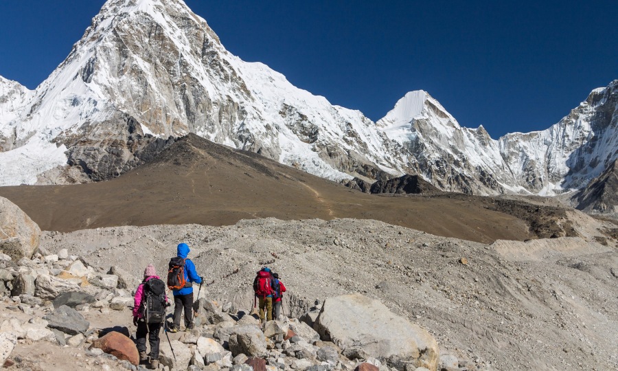 <p>Trekker auf dem Weg zum Everest Basecamp.</p>