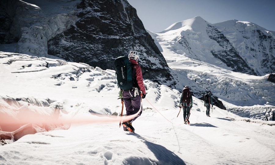 <p>Ortovox Safety Academy: Gehen mit Seilsicherung am Gletscher</p>