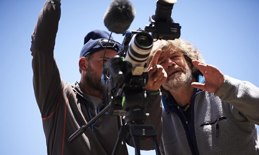 <p>Reinhold Messner bei den Dreharbeiten zu "Still alive".</p>