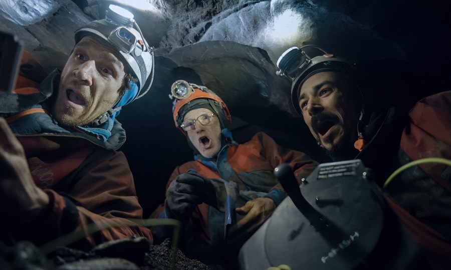 <p>Unter die Erde geht es im Film Subterranean.</p>