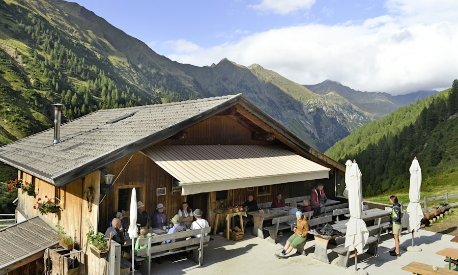 <p>Ebenbergalm: Die Sonnenterrasse ist vor allem Sonntags ein beliebter Ort bei den Gästen. </p>