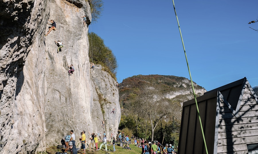 <p>Ein Novembertag am beliebten ­Falesia Dimenticata in den Brenta-Dolomiten: Es wuselt wie in ­einer Kletterhalle.</p>