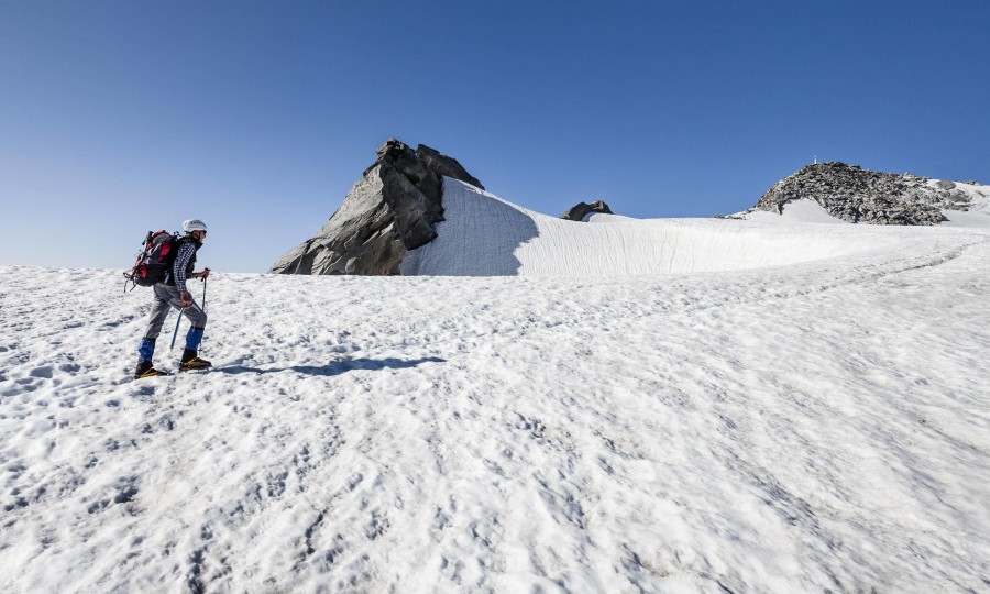 <p>Bergsteiger am Gipfelgrat des Schwarzenstein.</p>