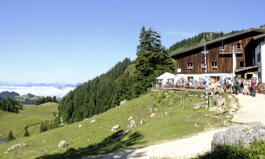 <p>Rund 150 Gäste wohnten dem Festakt auf der Priener Hütte am Geigelstein <br>bei.</p>