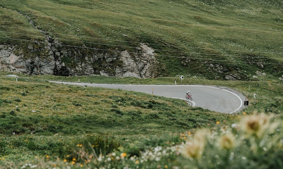 <p>Hervé Barmasse durchquert bei seinem  Projekt "Endurance Italia" ganz Italien: Laufend, per Rad oder per Segelboot.</p>