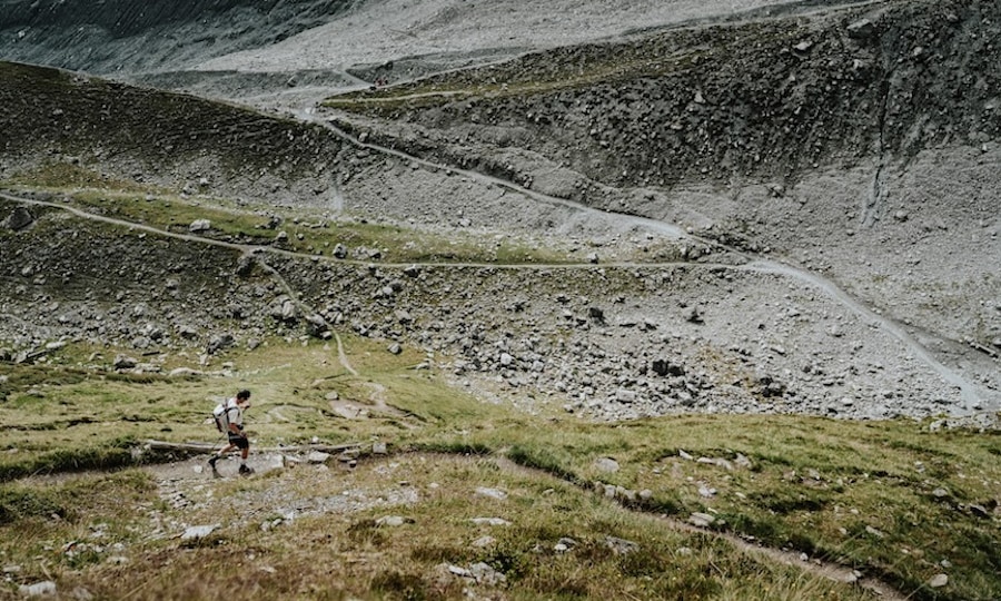<p>Hervé Barmasse durchquert bei seinem  Projekt "Endurance Italia" ganz Italien "by fair means"</p>