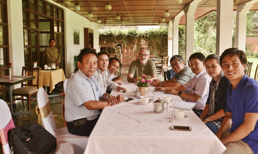"Neue Energie für Nepal": Alle Partner an einem Tisch.