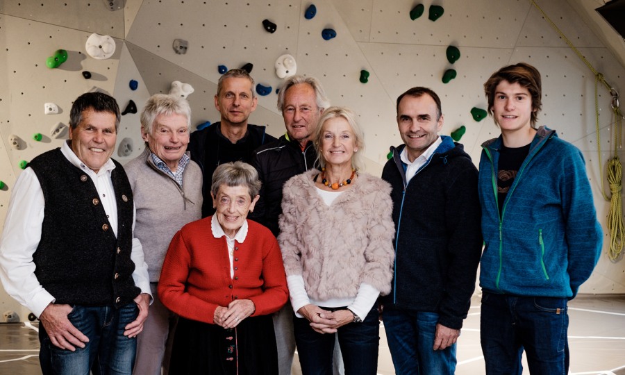 <p>Gruppenbild mit Damen: Richard Müller, Manfred Sturm, Trudel Heckmair, Malte Roeper, Claus Gehrke, Gudrun Weikert, Michael Lentrodt, Finn Koch (v.l.).</p>