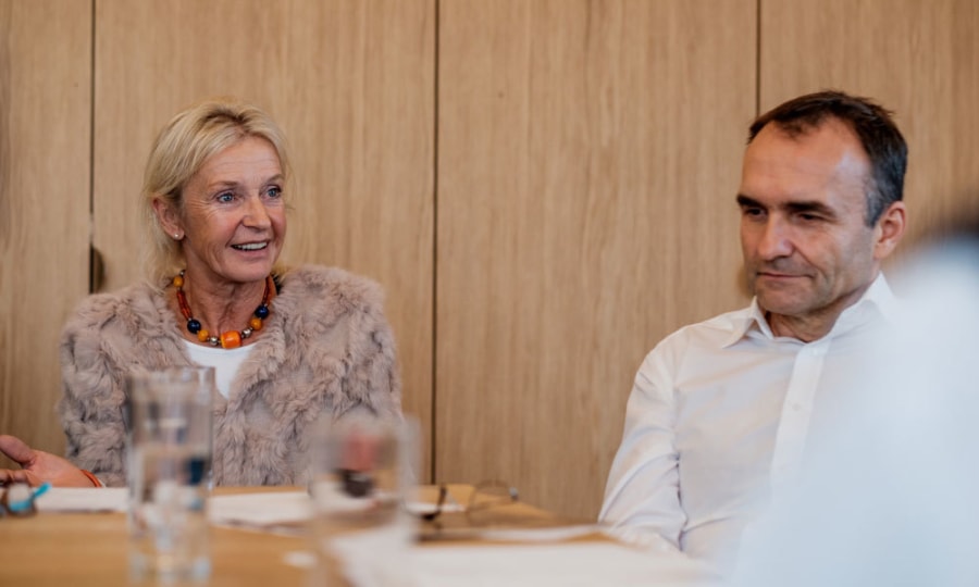 <p>50 Jahre VDBS: Round Table mit u.a. der ersten deutschen Bergführerin Gudrun Weikert und VDBS-Präsident Michael Lentrodt.</p>