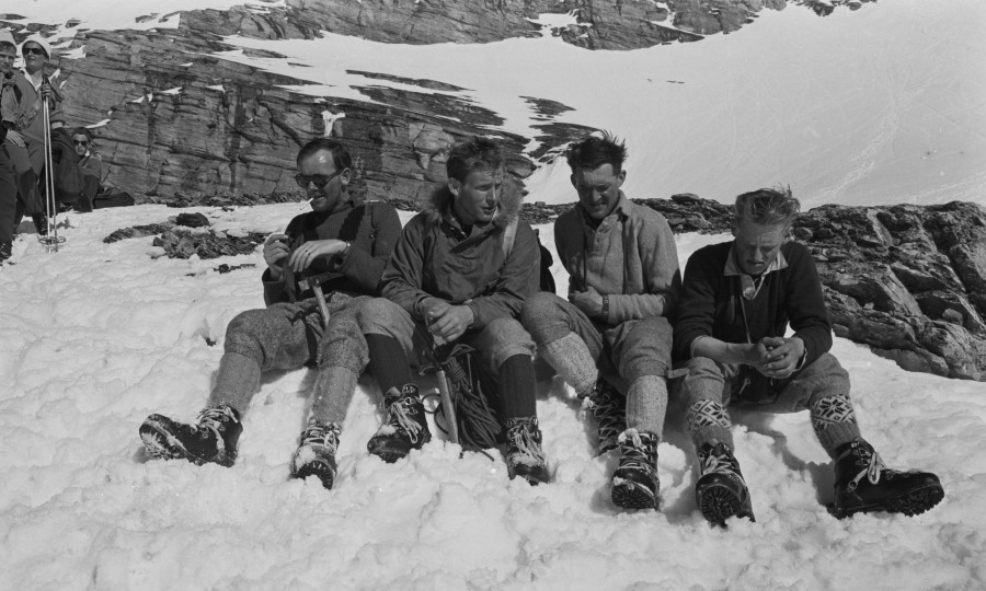 <p>Toni Hiebeler, Walter Almberger, Toni Kinshofer und Anderl Mannhardt bei der Winterbesteigung der Eiger Nordwand.</p>