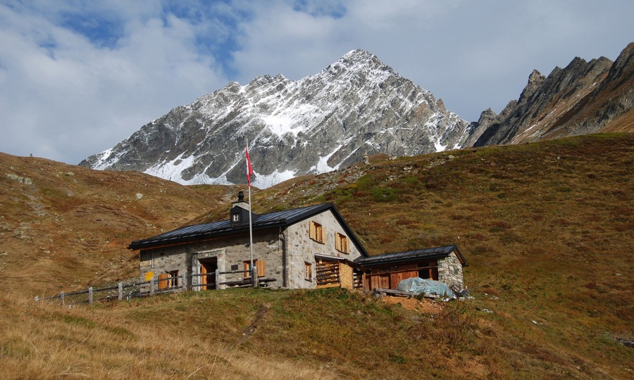 <p>Die Chamonna Linard (rätoromanisch im Idiom Vallader für Linardhütte) ist eine Berghütte des Schweizer Alpen-Clubs</p>