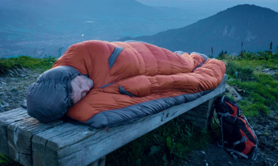 <p>Herrlich: Bei Sonnenuntergang in einem warmen Schlafsack schlummern.</p>