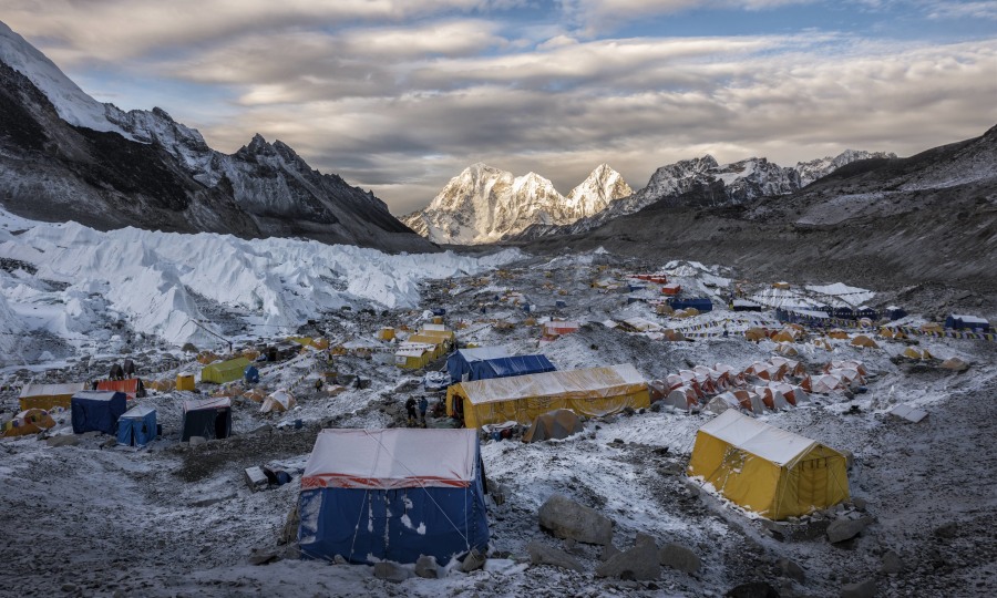 <p>Das Everest Basecamp. Eines der saubersten Basecamps an 8000ern, findet David Göttler.</p>