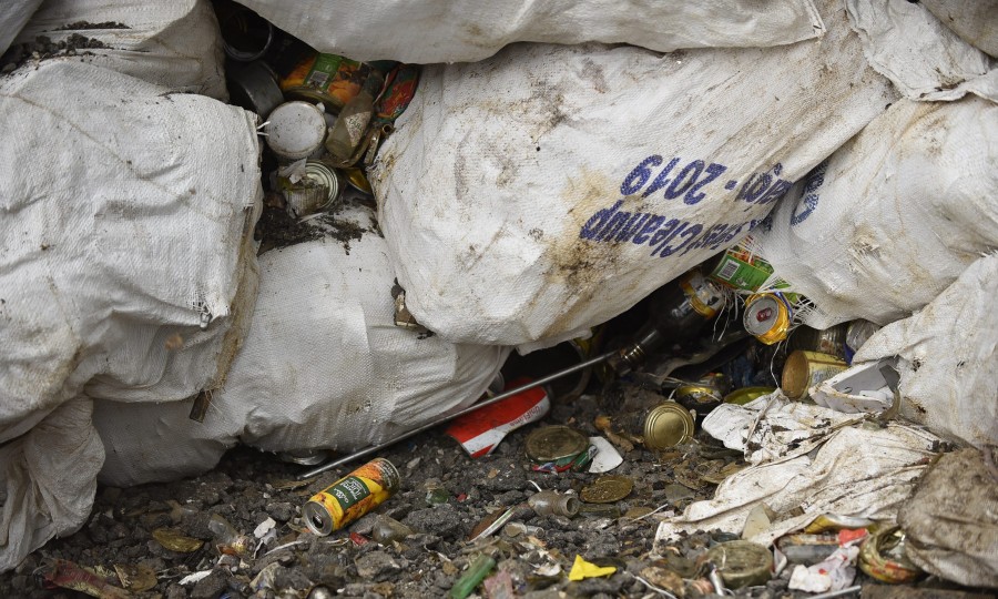 <p>Die Clean-Up Aktion 2019 holte unglaublich 10 Tonnen Müll vom Everest und seinem Basecamp.</p>