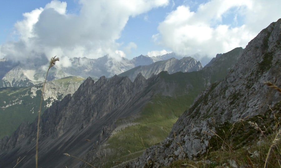 <p>Alpine Traumziele: Zugspitze, Tiroler Alpen, Kitzsteinhorn.</p>