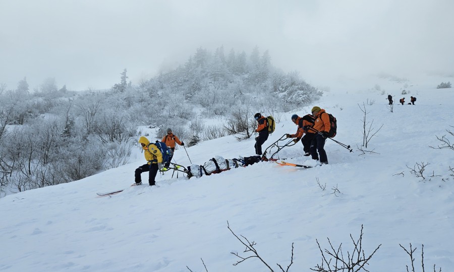 <p>Die Bergretter beim Abtransport des verletzten Skitourengehers.</p>