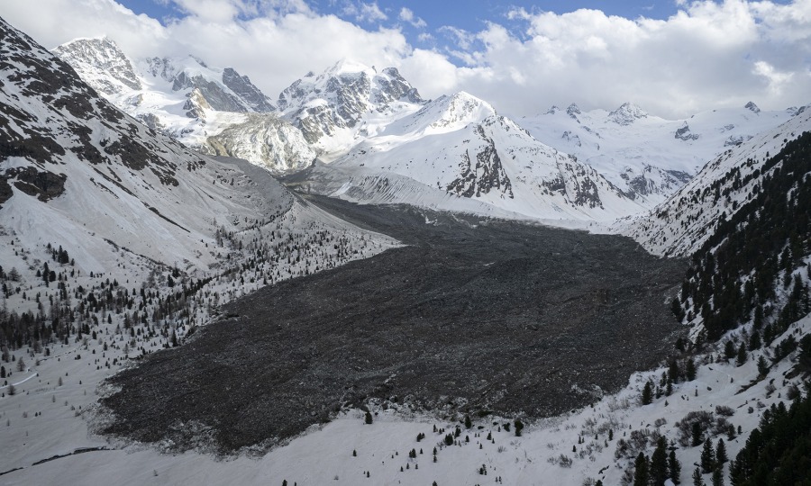 <p>Die Reste des "Festsaals der Alpen" nach einem großen Felssturz am Piz Scerscen in der Bernina.</p>